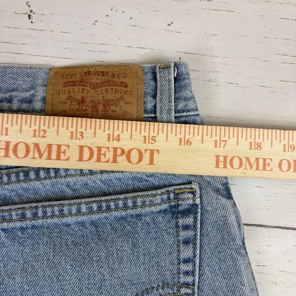 Vintage Levi's 550 Relaxed Tapered Jeans Student Fit 10 Husky 33X28 Light Wash
